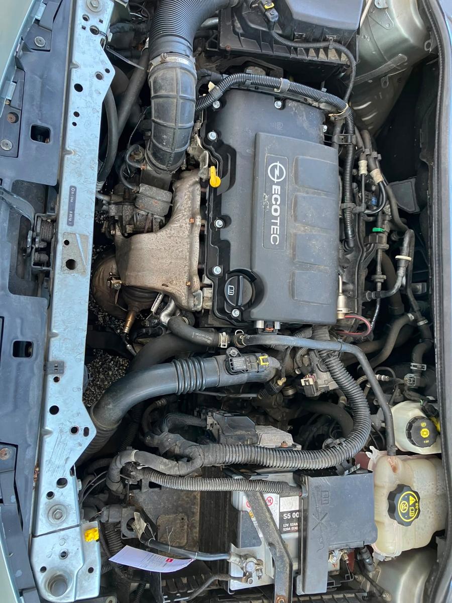 Opel Astra 2012 — photo 8