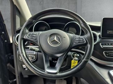 Mercedes V 220 - 11