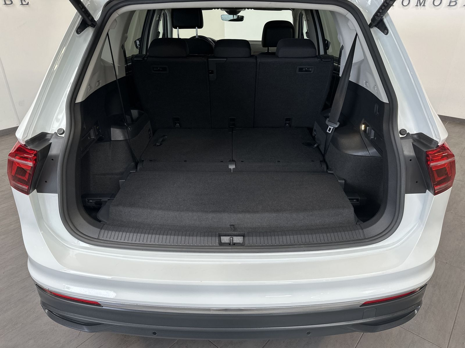 Fahrzeugabbildung Volkswagen Tiguan Allspace 4M Life 7Sitzer NAV+LED+H&K+360°
