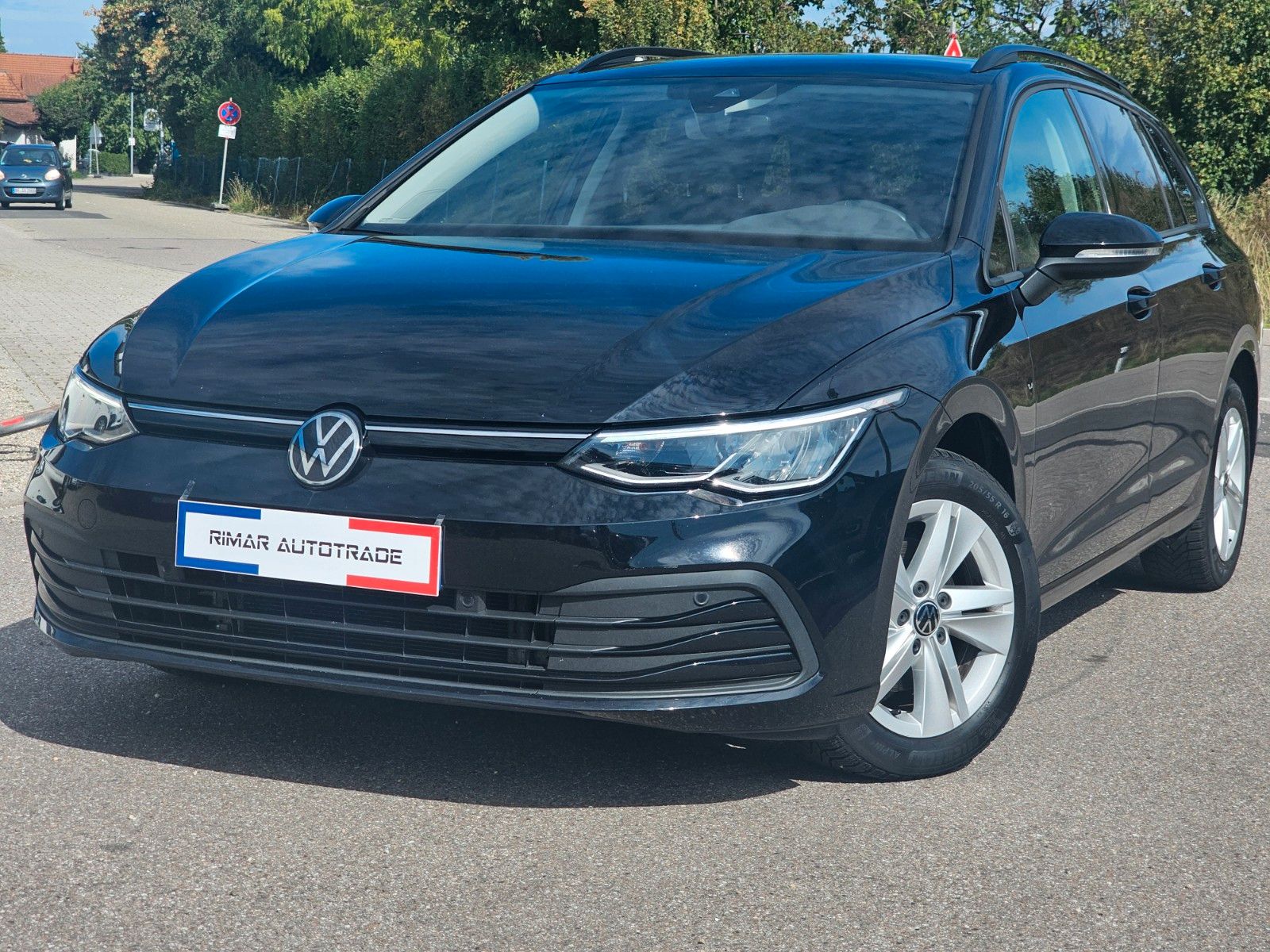 Volkswagen Golf - 1
