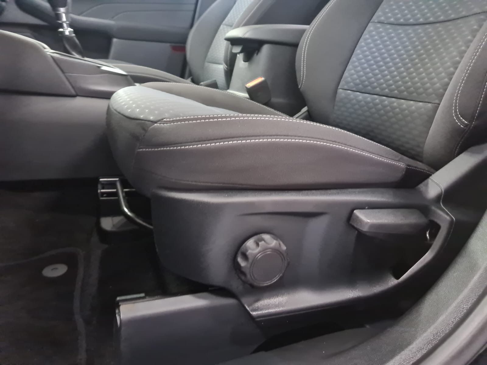 Fahrzeugabbildung Ford Kuga Cool & Connect / LED / 1. HAND