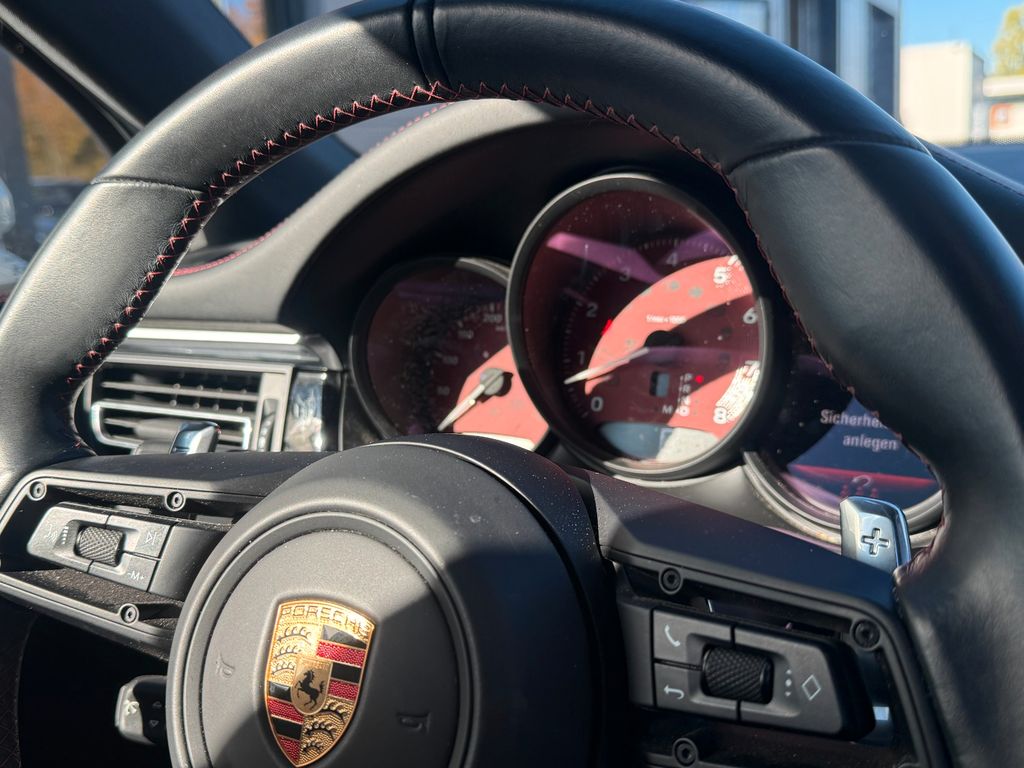 PORSCHE Macan 2023