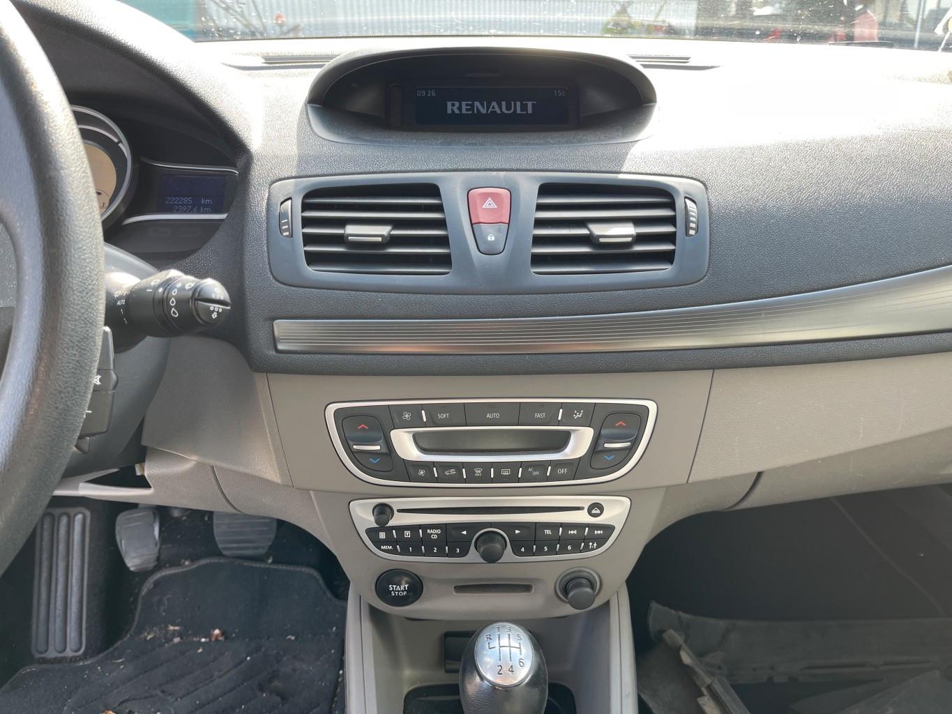 Renault Megane 2010 — photo 11