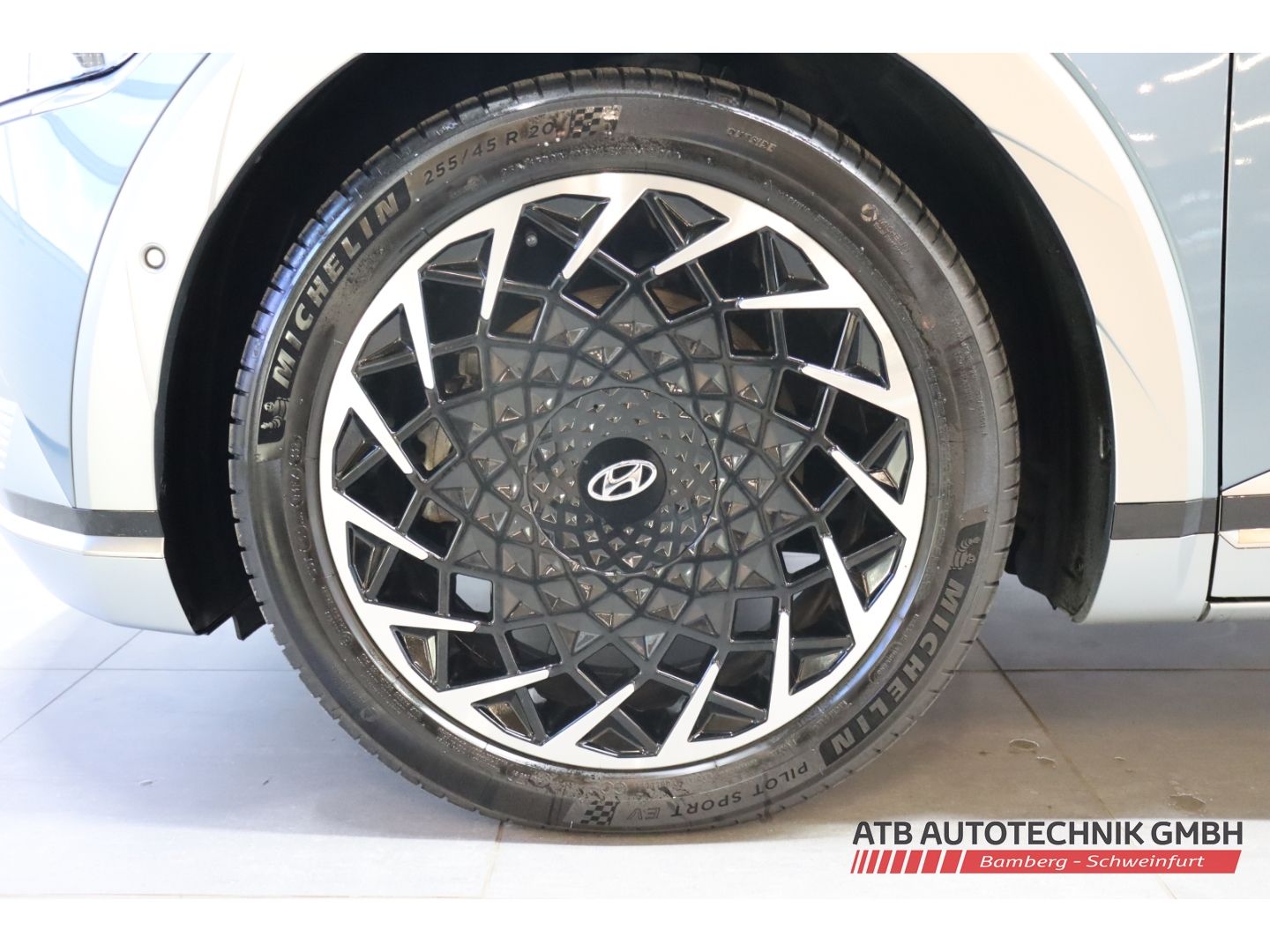 Fahrzeugabbildung Hyundai IONIQ 5 UNIQ 4WD 77,4 kWh Relax-Paket 20''LM-Fel