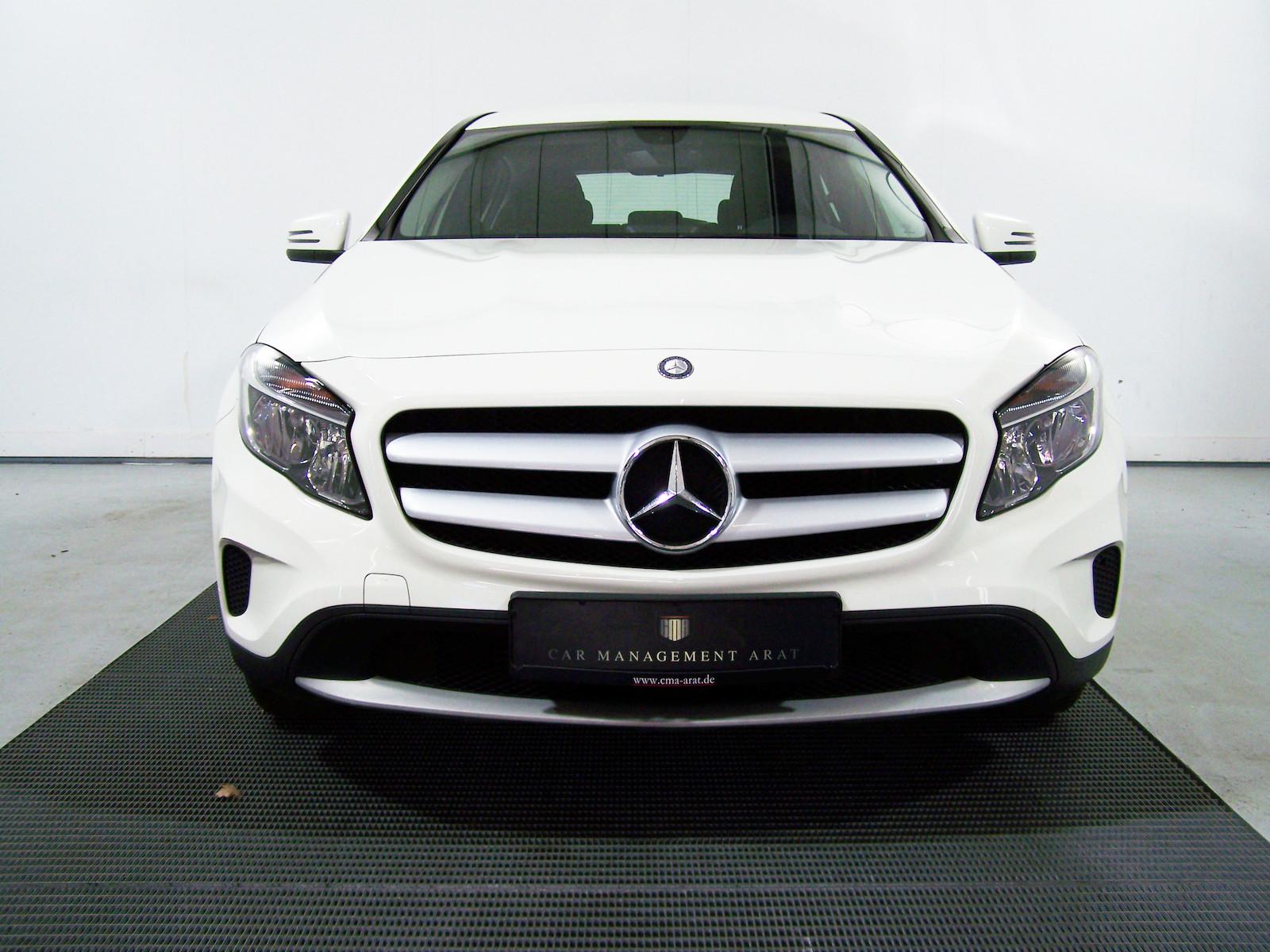 Mercedes-Benz GLA 200 AUTOM 1.HAND+NAVI+KAMERA+SITZH+TEMP+AMBI