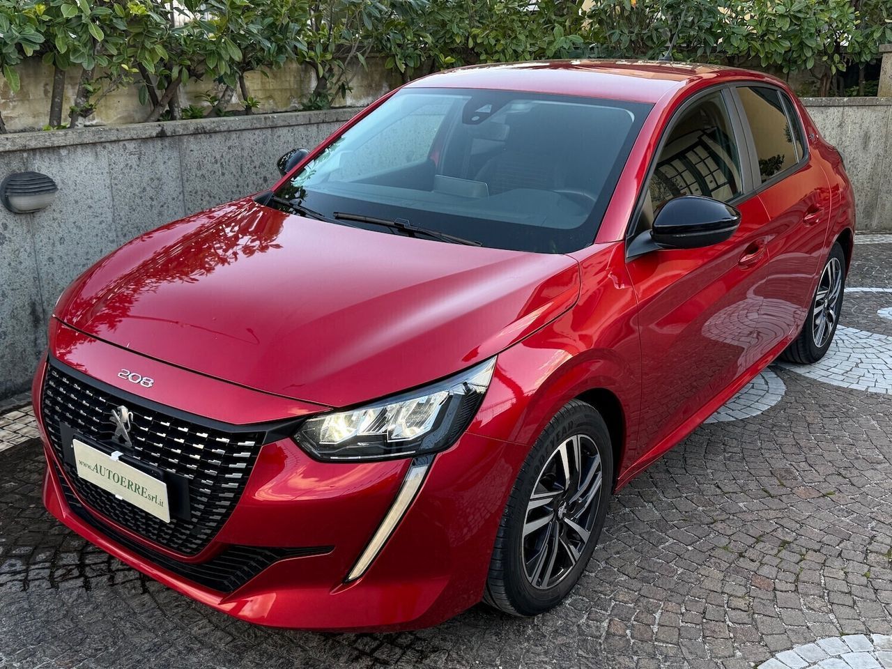 PEUGEOT 208