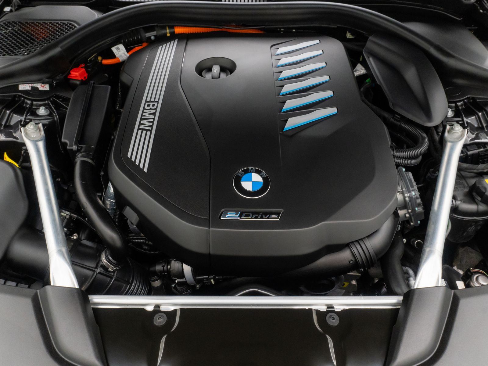 Fahrzeugabbildung BMW 545e xD M Sport 360° HUD H/K DAB AHK Komfort