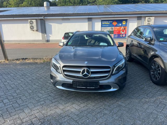 MERCEDES-BENZ GLA 200 CDI / d Urban