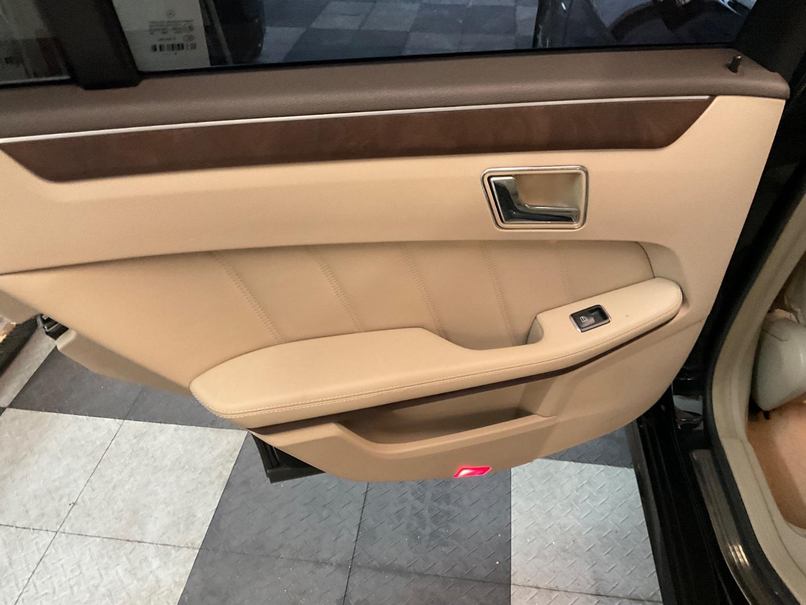 Mercedes-Benz E220 2011 — photo 29