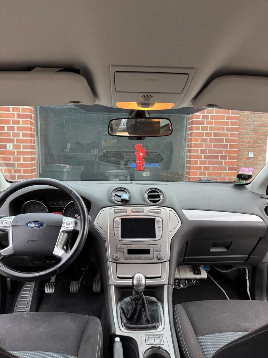 Ford Mondeo 2009 — interior