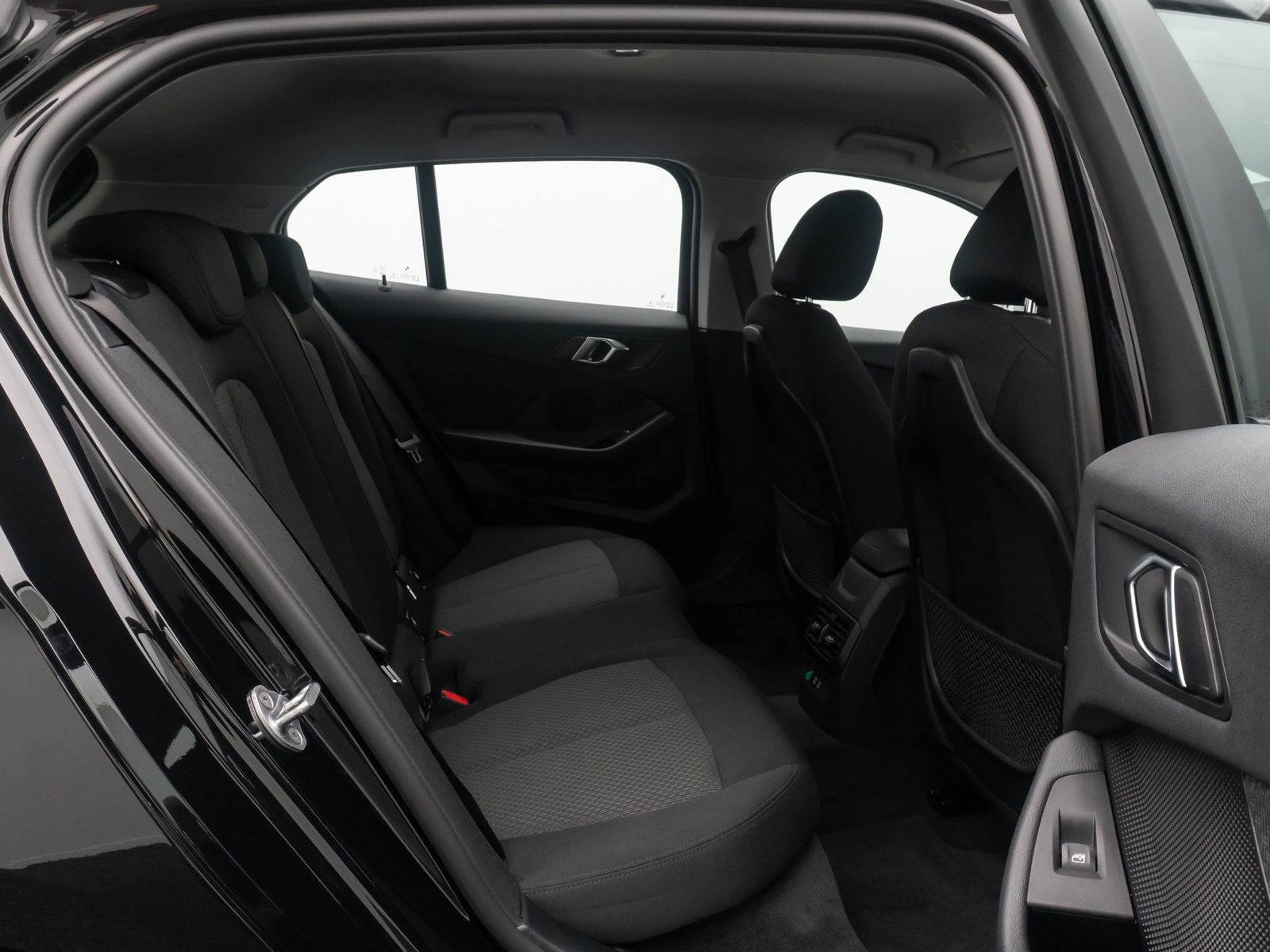 Fahrzeugabbildung BMW 118d Advantage PDC GeschwindigReg DAB CockpitPro