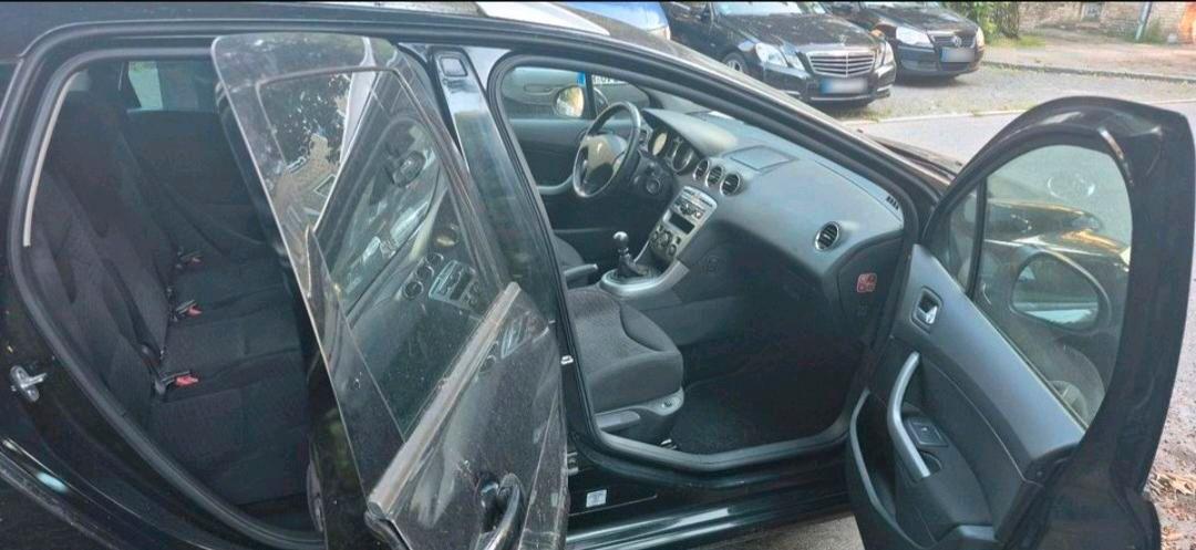 Peugeot 308 2012 — photo 8