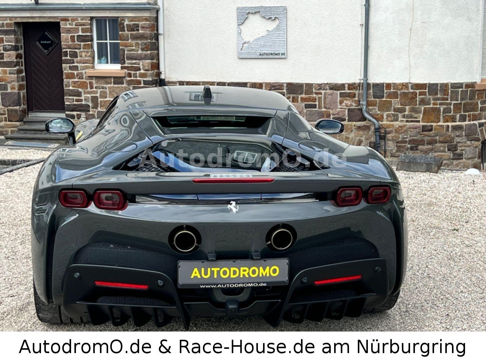 Ferrari SF90 Grigio Scuro Carbonsitze Liftsystem MwSt.