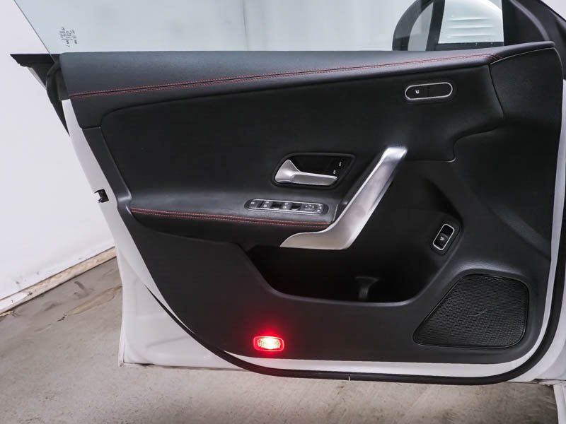 Fahrzeugabbildung Mercedes-Benz CLA 200 AMG*Pano*AHK*STHZG*Distronic*Totwinkel*