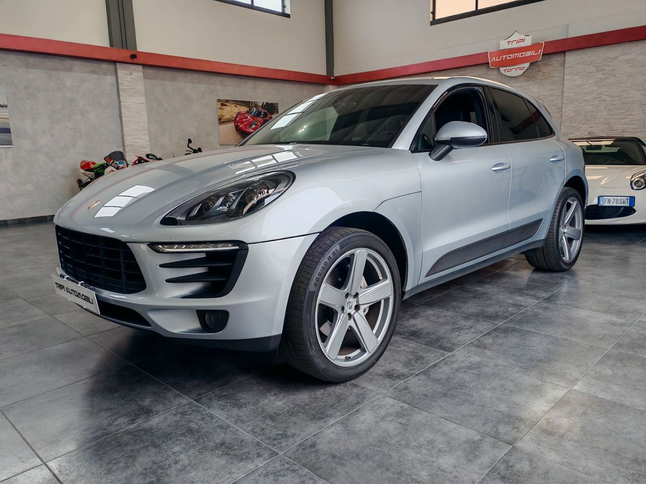 PORSCHE Macan