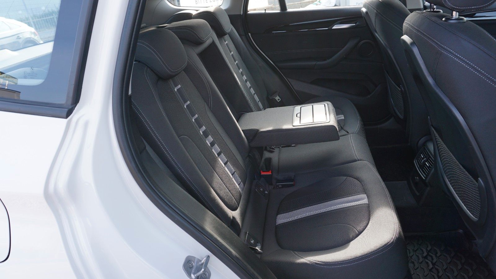 Fahrzeugabbildung BMW X1 sDrive 18i Sport Line, Kamera, PDC, Panorama