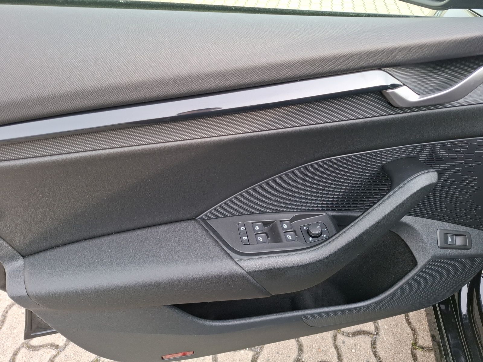 Fahrzeugabbildung SKODA Octavia Combi TDI Selection DSG  LED RFK GRA SH