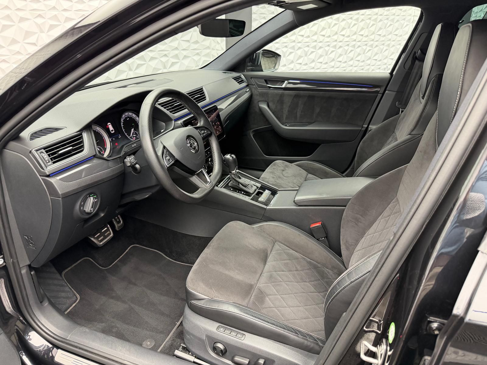 Fahrzeugabbildung SKODA 2.0 TDI 4x4 SPORTLINE/DSG/XDS/DCC/RCAM/AHK/MEMOR