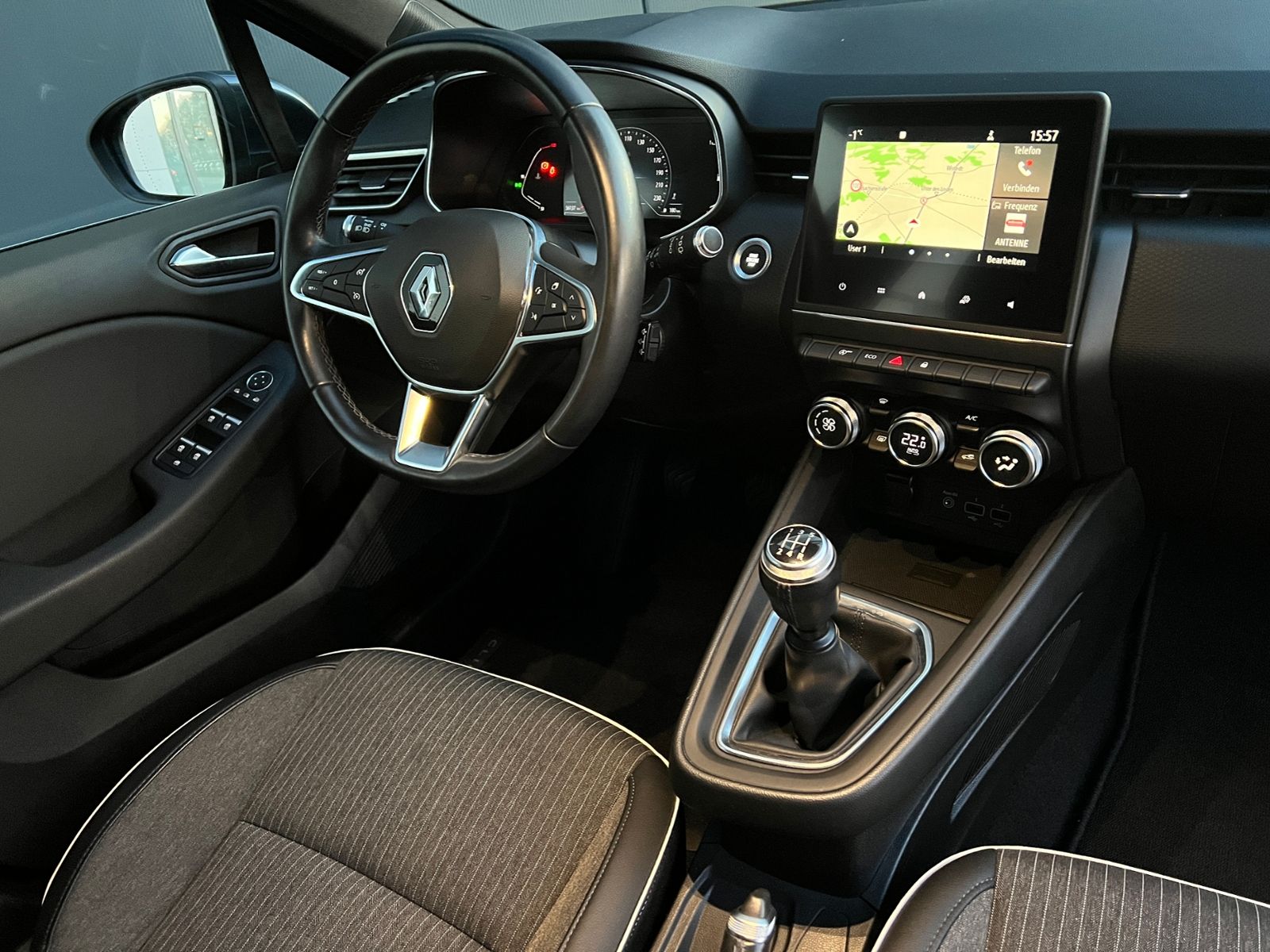 Fahrzeugabbildung Renault Clio V 1.0 TCe 100 Intens