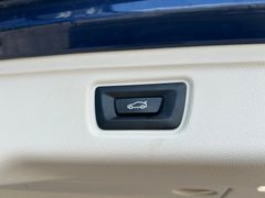 Fahrzeugabbildung BMW 320d SportLine Autom. LED AHK Navi HUD Pano 17"