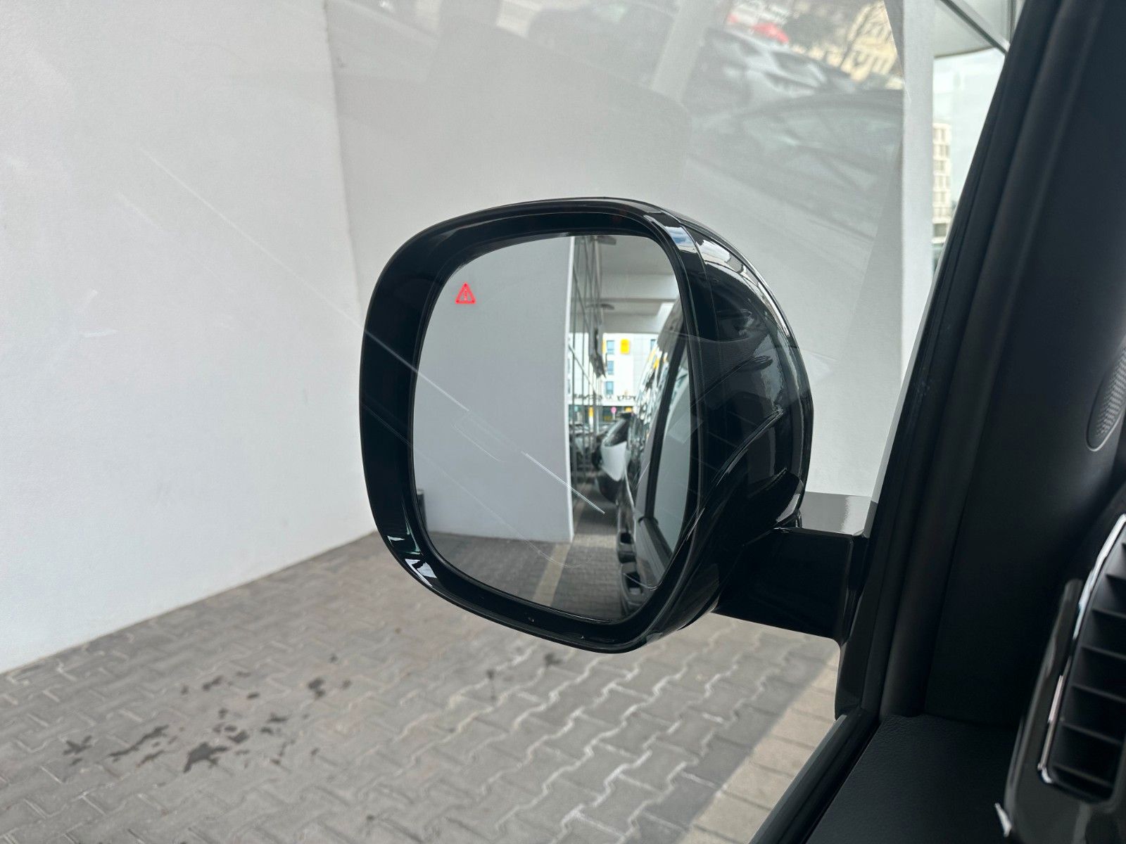 Fahrzeugabbildung Hyundai Staria Signature Hybrid 1.6l 215PS Panorama/Navi