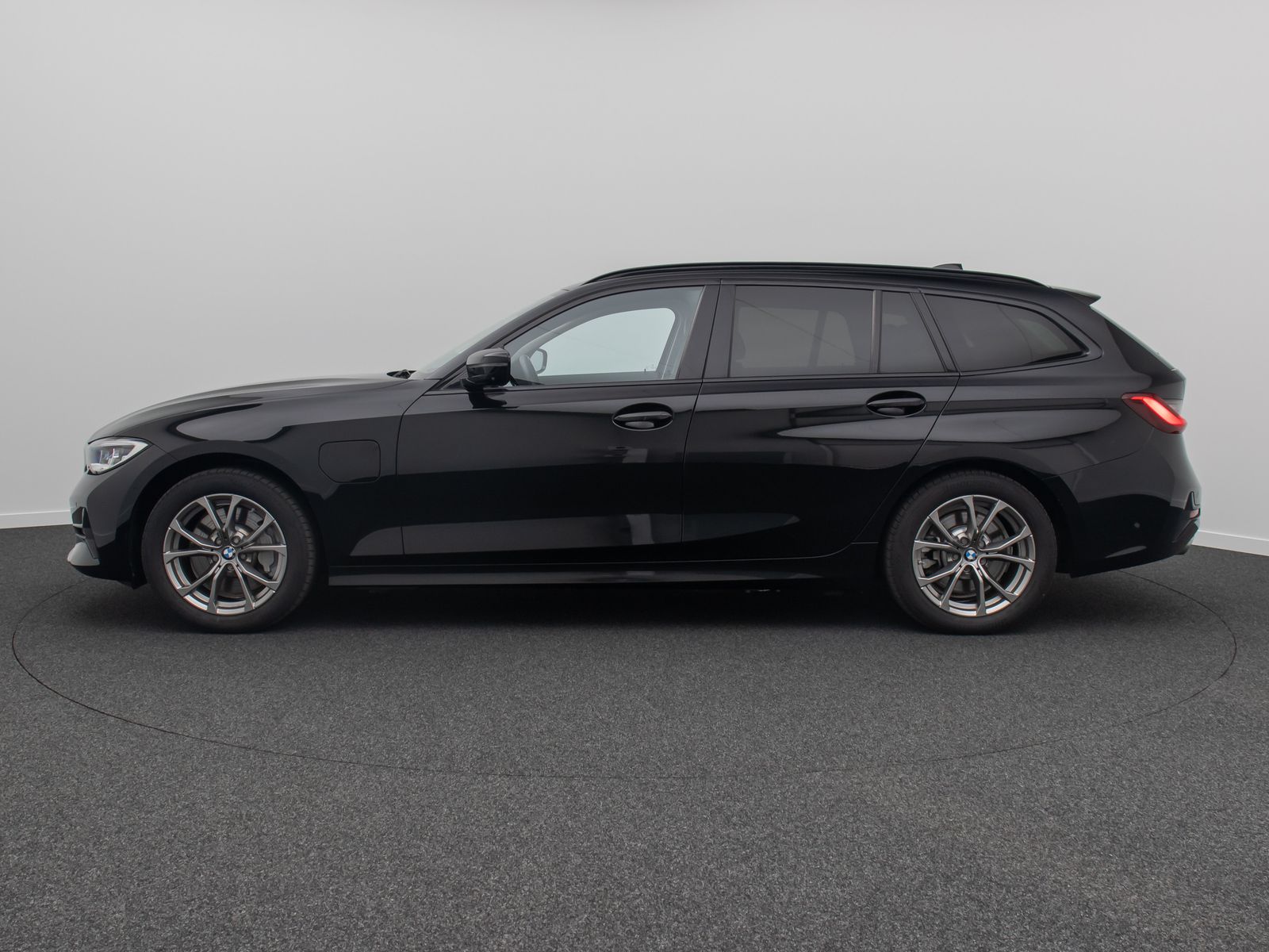Fahrzeugabbildung BMW 330e Sport Line 360° Memory HUD DAB Laser HiFi