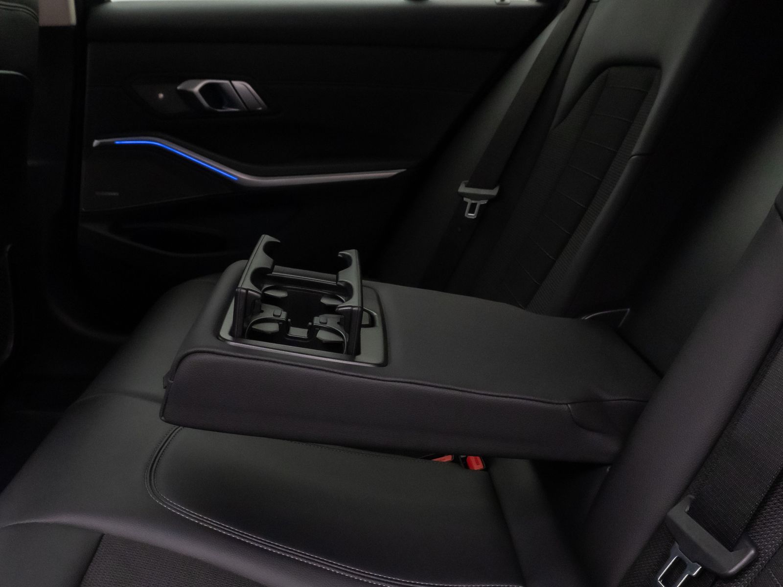 Fahrzeugabbildung BMW 320d xD SportLine Laser HUD DAB H/K Komfort Alar