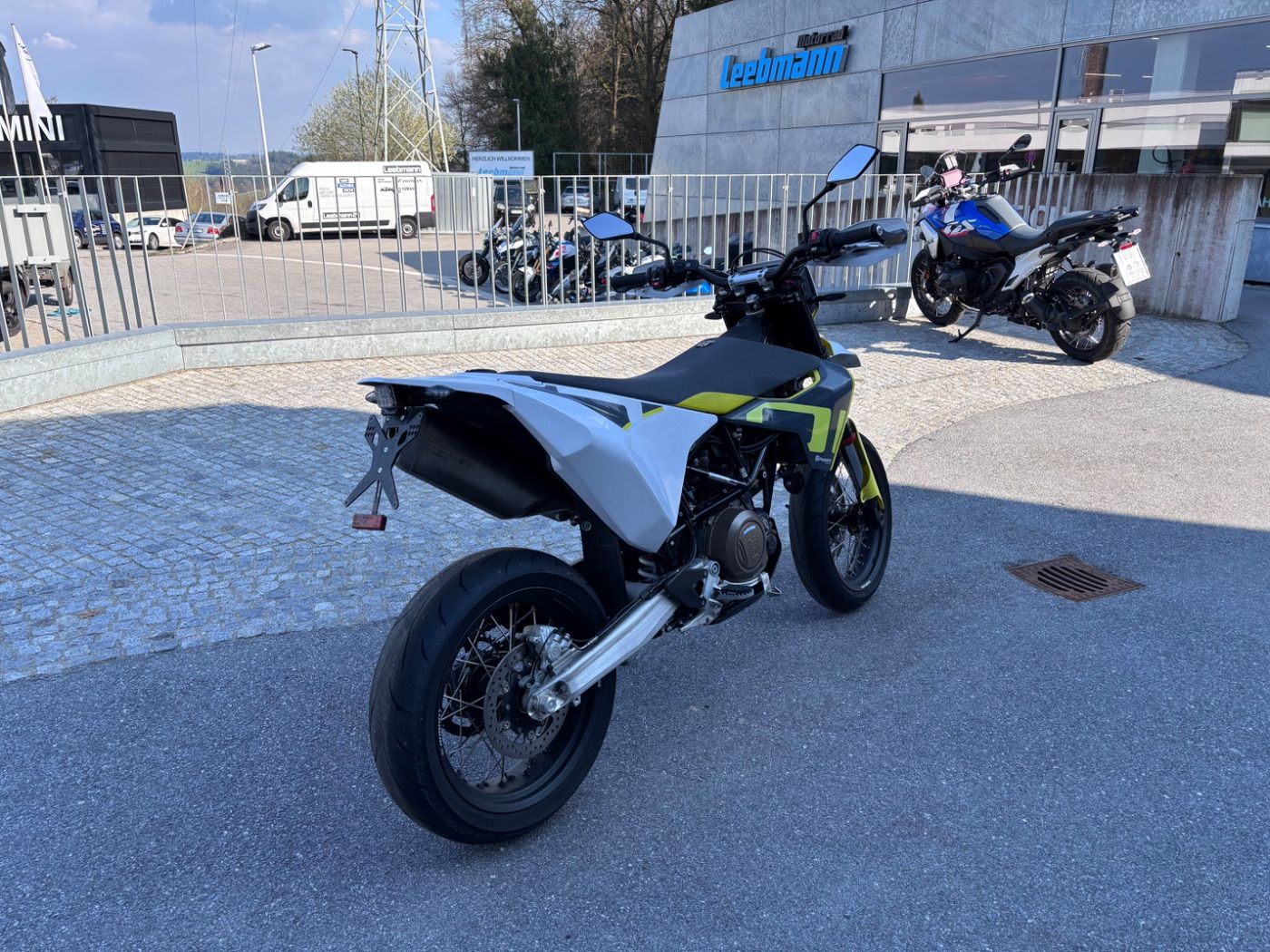 Fahrzeugabbildung Husqvarna 701 Supermoto , Kurzer KZH,