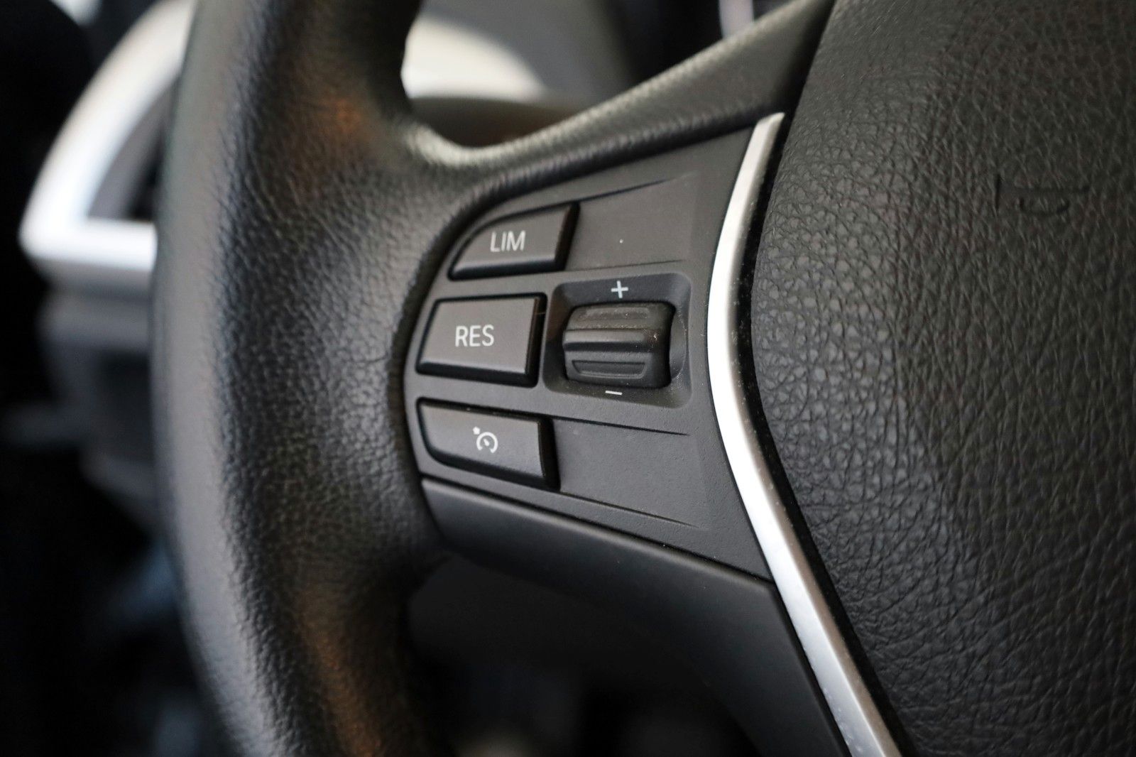 Fahrzeugabbildung BMW 116d SH,PDC,8-fach bereift