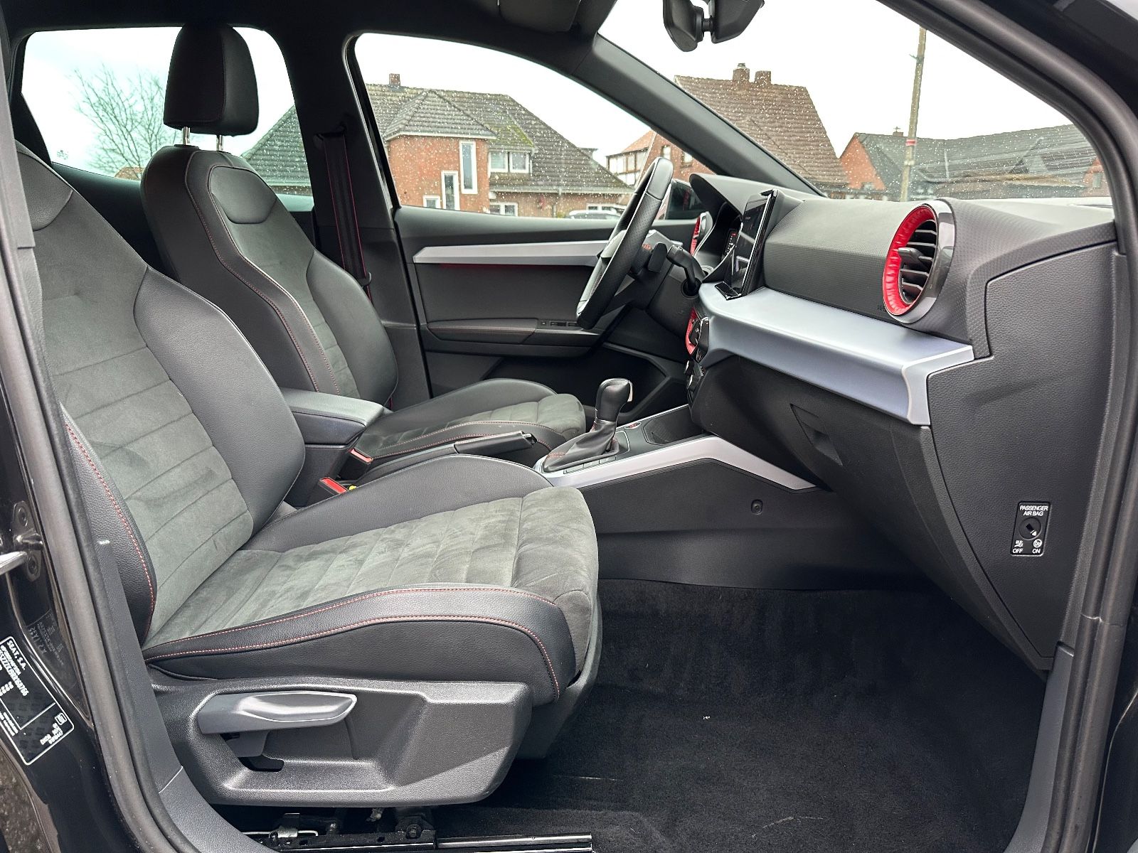 Fahrzeugabbildung SEAT Arona FR 1.5 TSI DSG Navi/LED/ACC/Dinamica