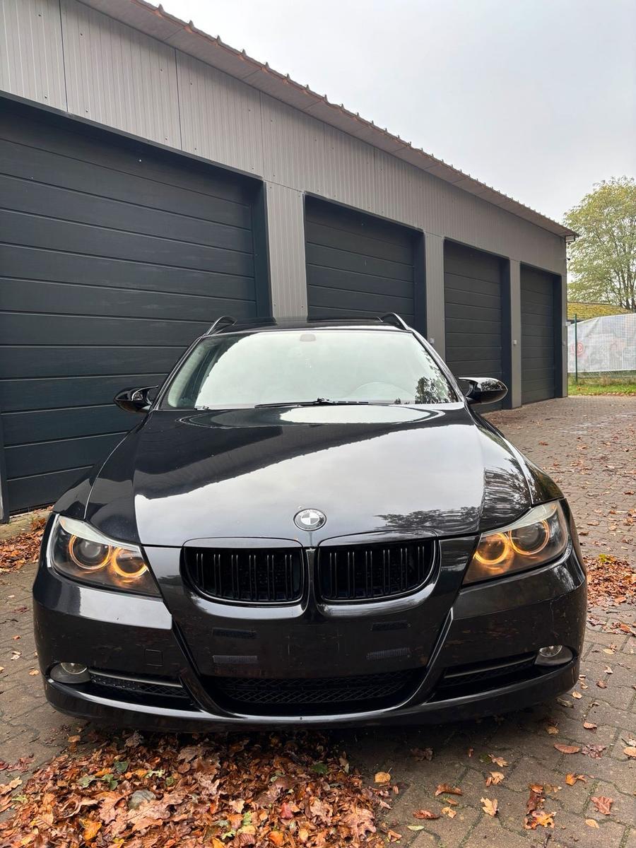 BMW 330 2006 — interior