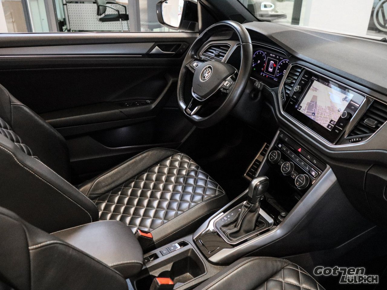 Fahrzeugabbildung Volkswagen T-Roc Cabriolet 1,5TSI R-Line Leder Winter-Paket