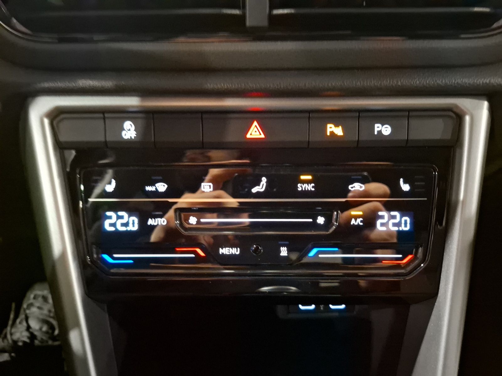 Fahrzeugabbildung Volkswagen T-Roc TSI Life STH LED Park-Assist SH LM
