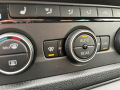 Fahrzeugabbildung Volkswagen T6 Multivan 4Motion ACC Kamera Navi Sitzheizung
