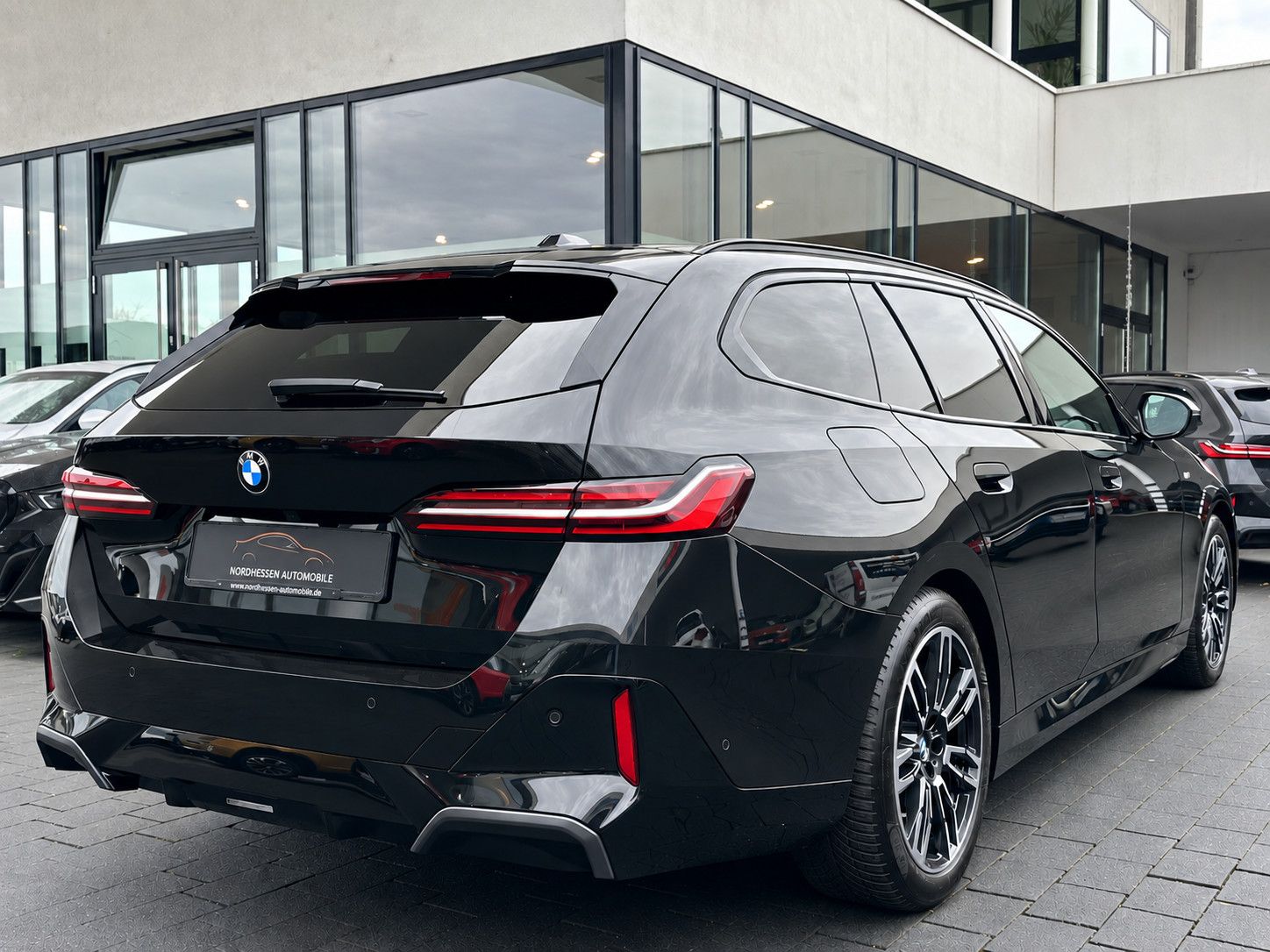 BMW 520 i Touring M Sport Iconic Glow Panorama foto 4