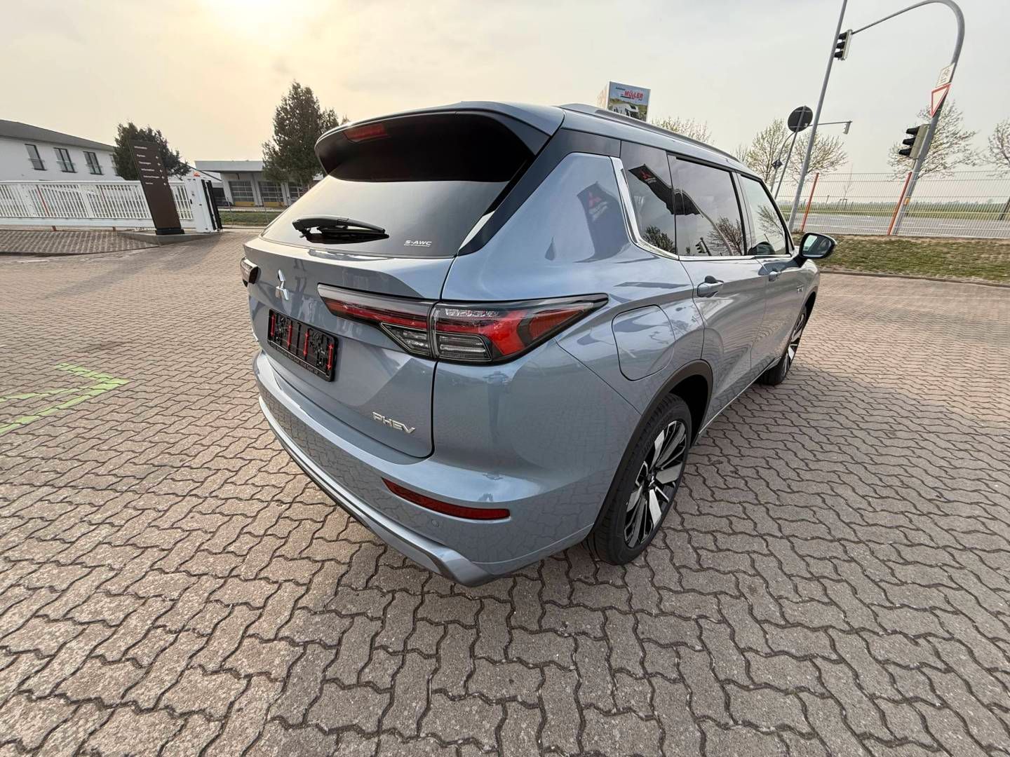 Fahrzeugabbildung Mitsubishi Outlander Plug-in Hybrid TOP (SDA)