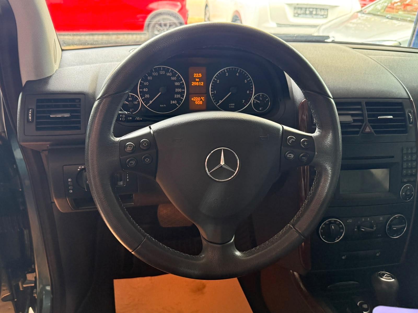 Mercedes-Benz A 180 Elegance Autom. / 30 Tkm/Sitzheizung / PDC