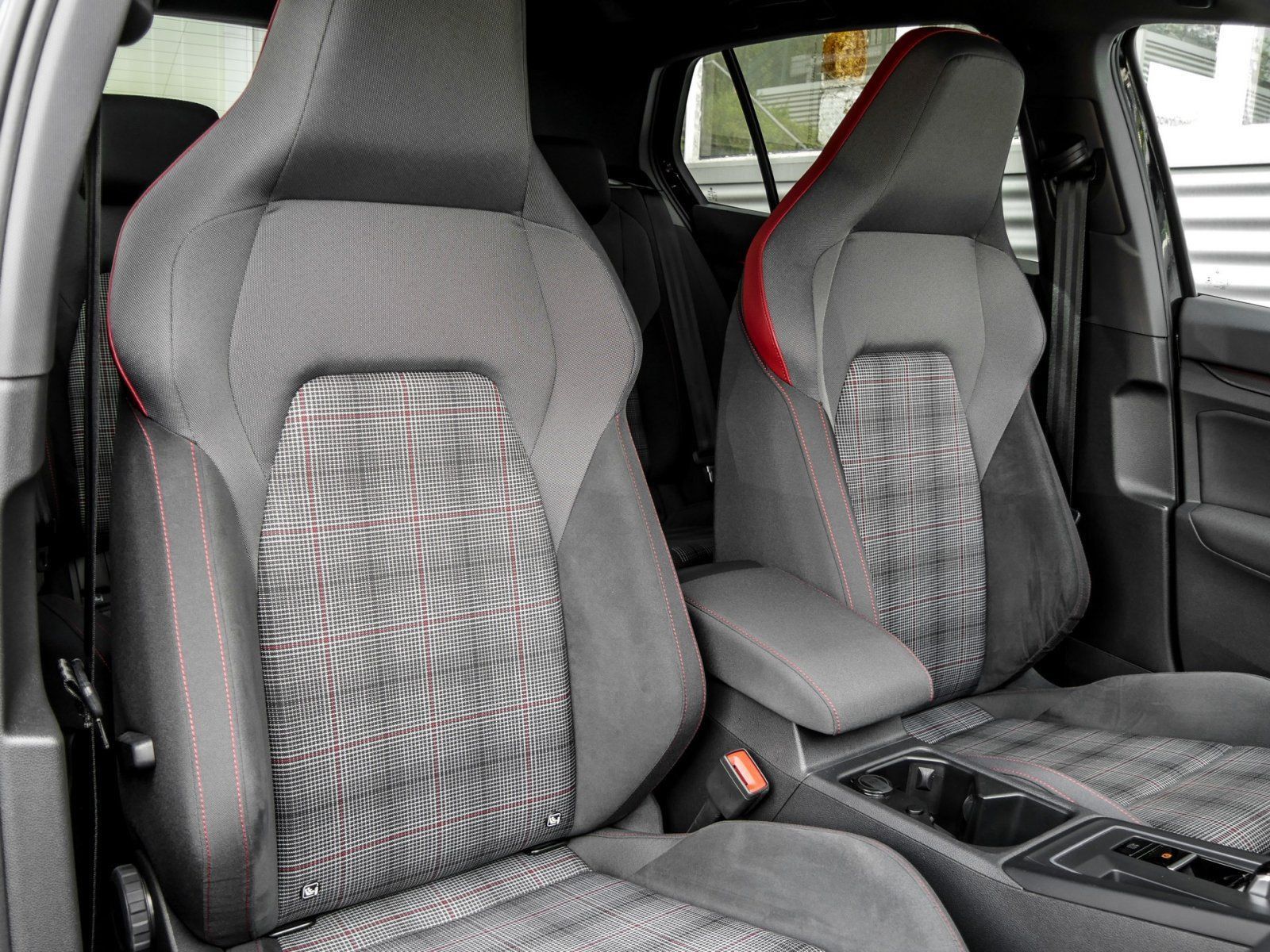 Volkswagen Golf VIII GTI 2.0 TSI ACC DCC MATRIX KAMERA KEYL foto 7