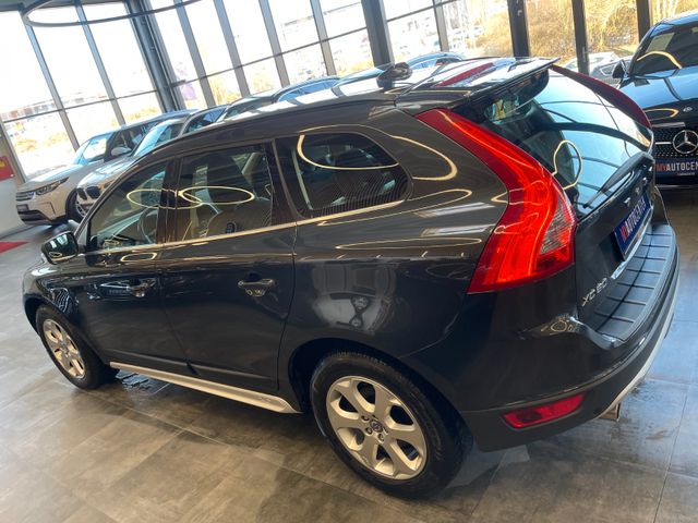 Volvo XC60 Momentum AWD *BI-XENON*PANO*NAVI*PDC*AHK*
