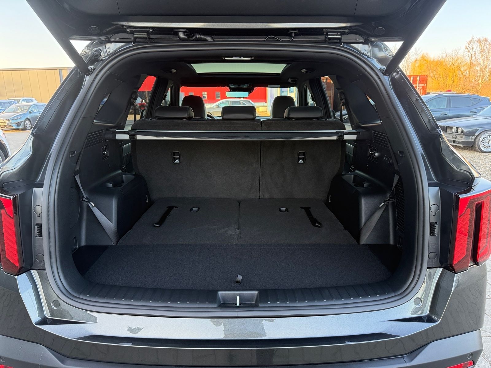 Fahrzeugabbildung Kia SORENTO PE 1.6T HEV AWD PLAT 7S NAP PR GD