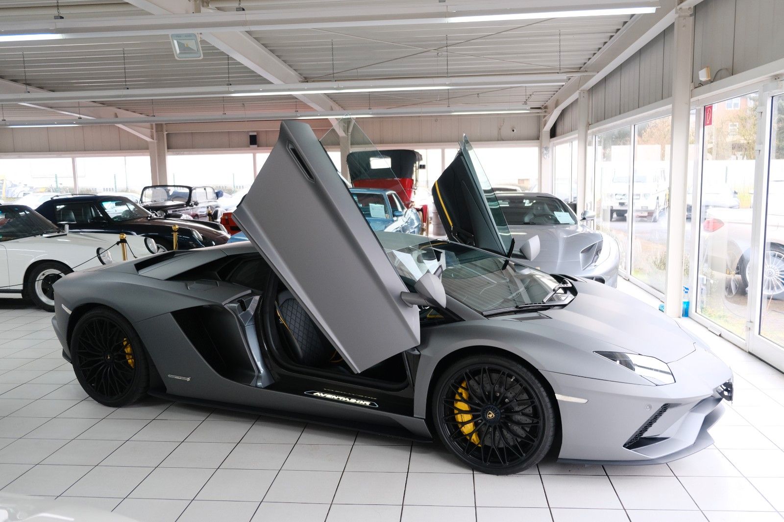Fahrzeugabbildung Lamborghini Aventador S/Carbon/Lift/Matt/1A Zustand
