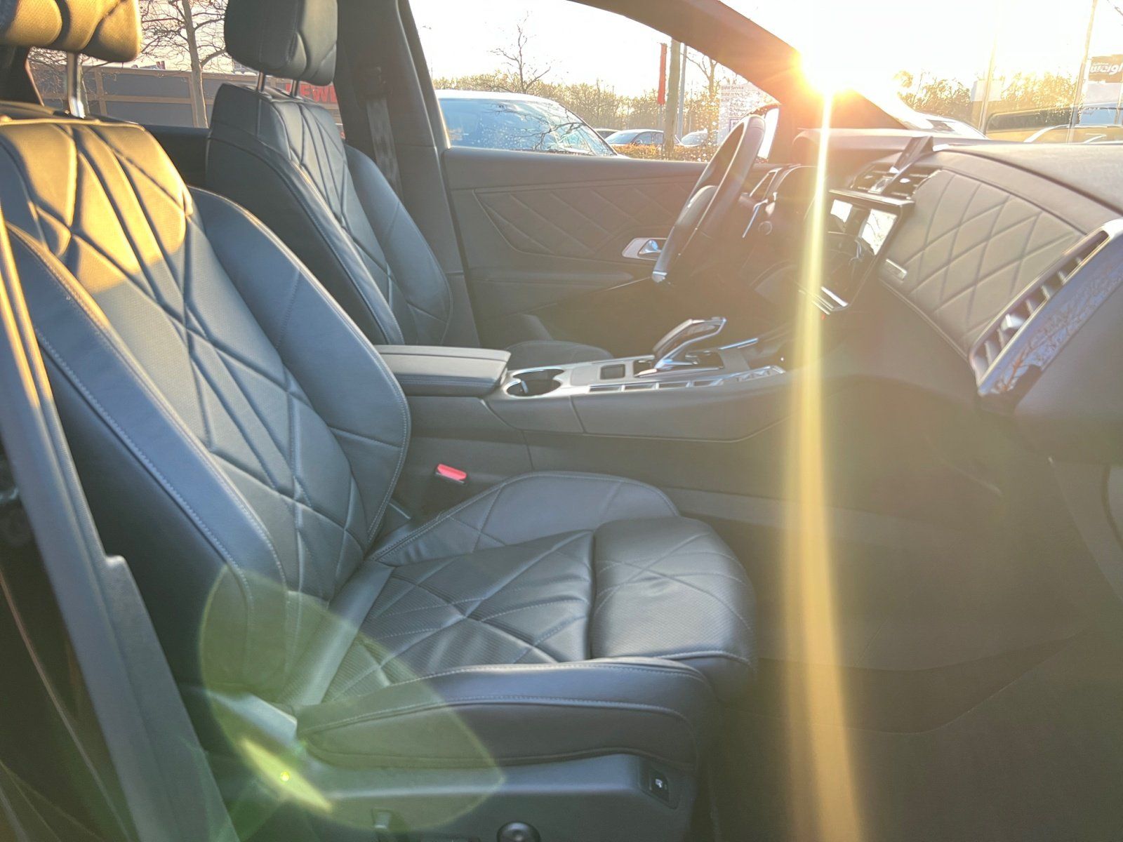 Fahrzeugabbildung DS Automobiles DS7 Crossback E-Tense 4x4 300 Anhängerkupplung