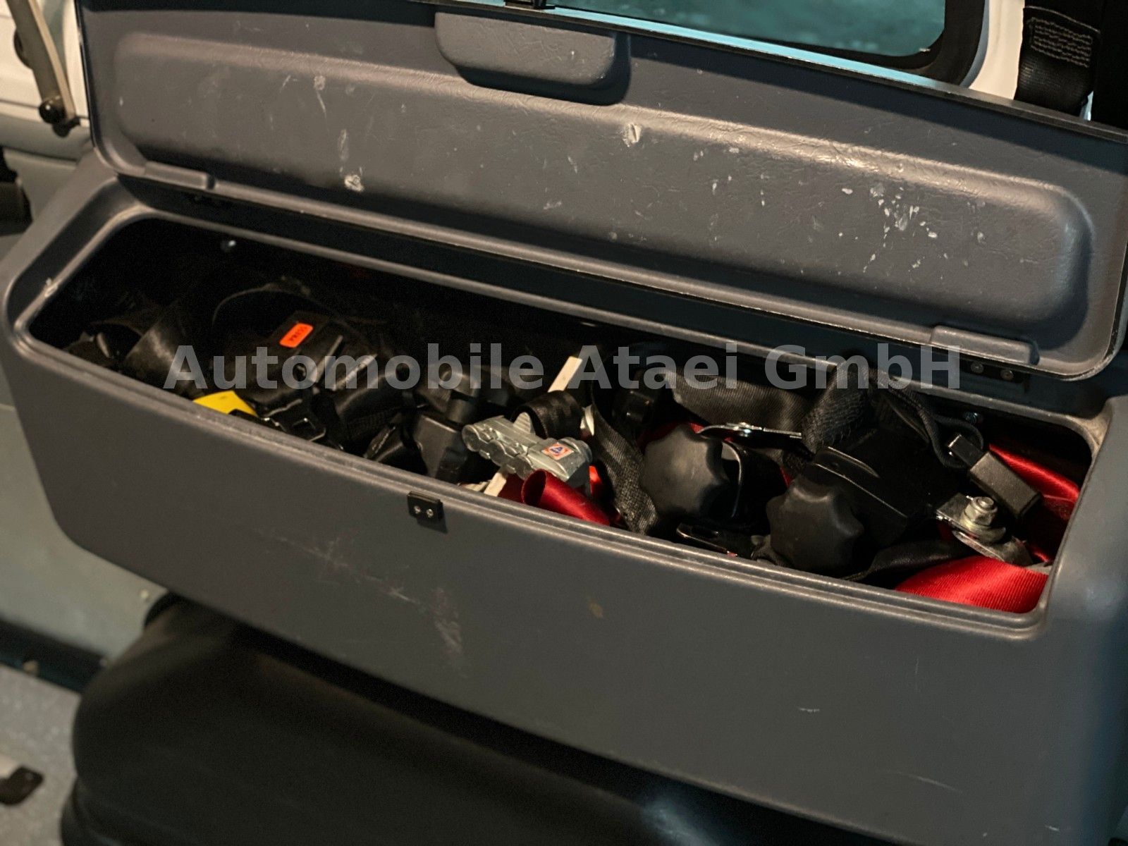 Fahrzeugabbildung Ford Transit Kombi *ROLLSTUHL-LIFT* KLIMA (3761)