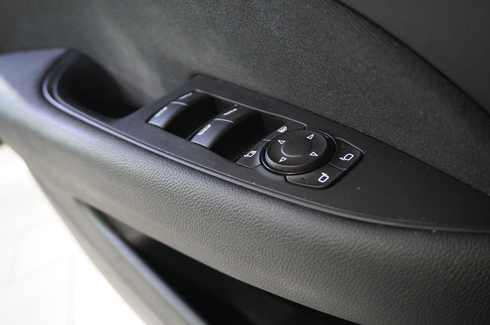 Fahrzeugabbildung Opel Insignia B ST 2.0T BUSINESS NAVI/LED/KAMERA/DAB+