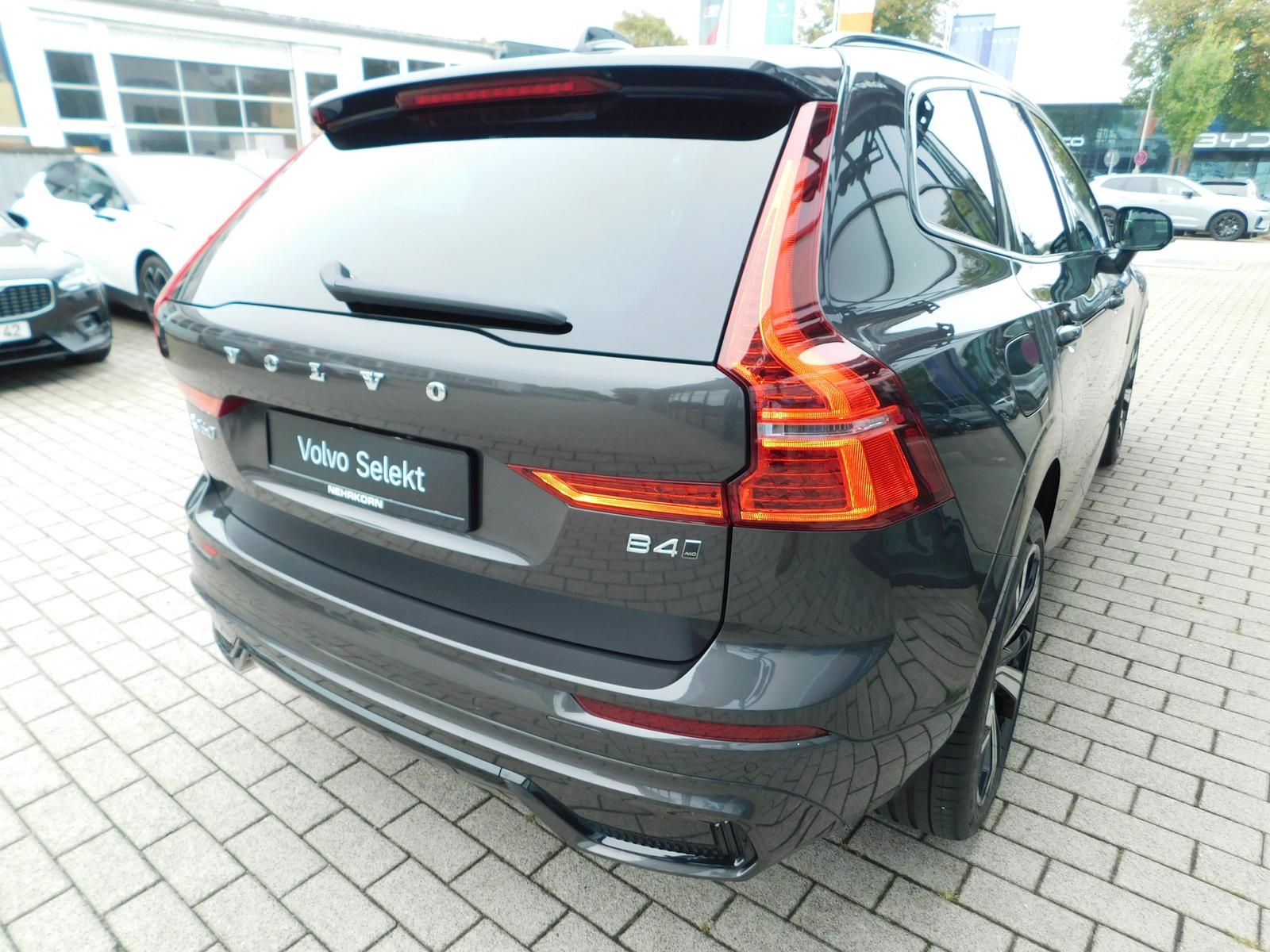 Fahrzeugabbildung Volvo XC60 B4D AWD Plus Dark "Panoramadach"