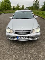 Mercedes-Benz 200 - Mercedes 200 mit Schiebedach