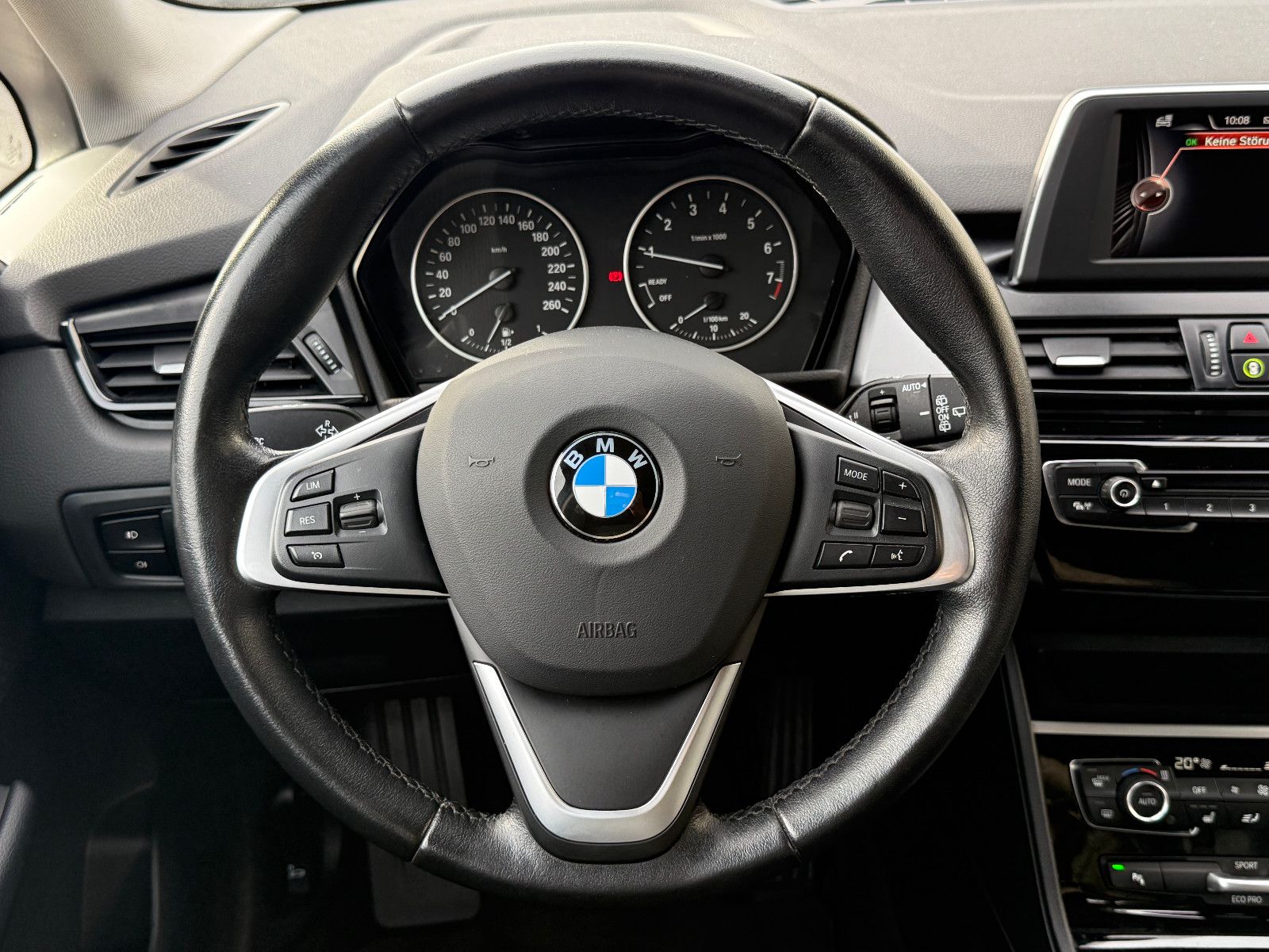 Fahrzeugabbildung BMW 218 Active Tourer Advantage GRA LED PDC SHZ