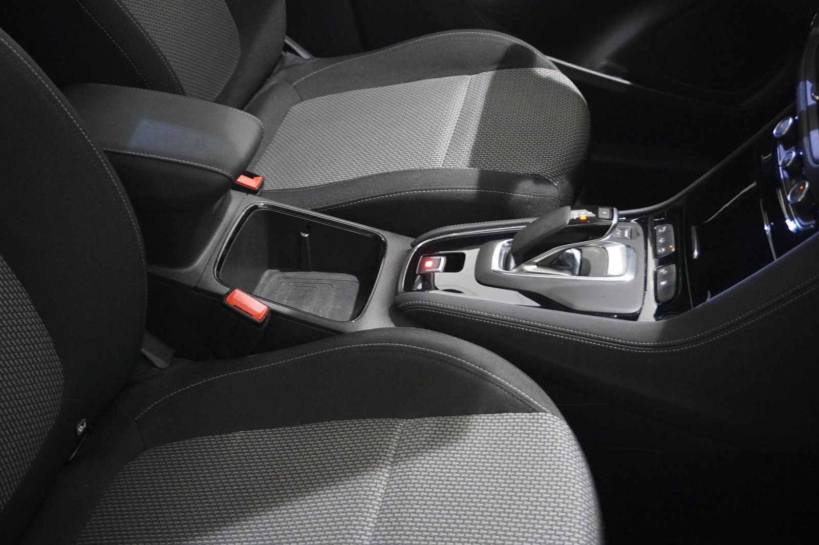 Fahrzeugabbildung Opel Grandland (X) GS LINE 4HYBRID NAVI/KAMERA/AHK