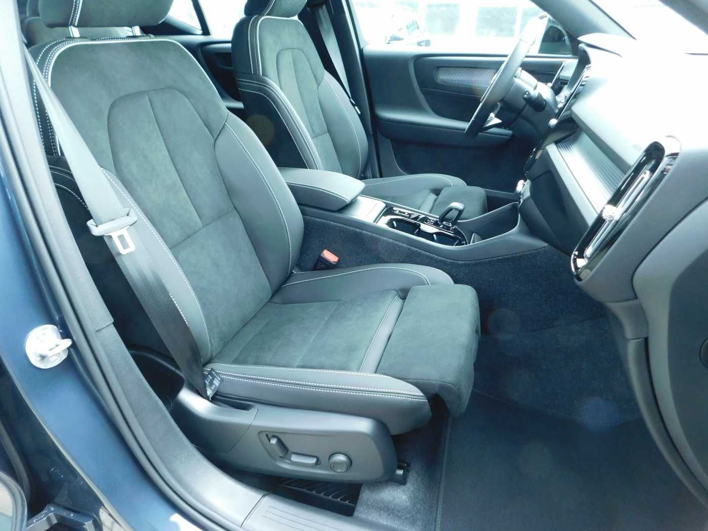 Fahrzeugabbildung Volvo XC40 B3 Plus Black Edition