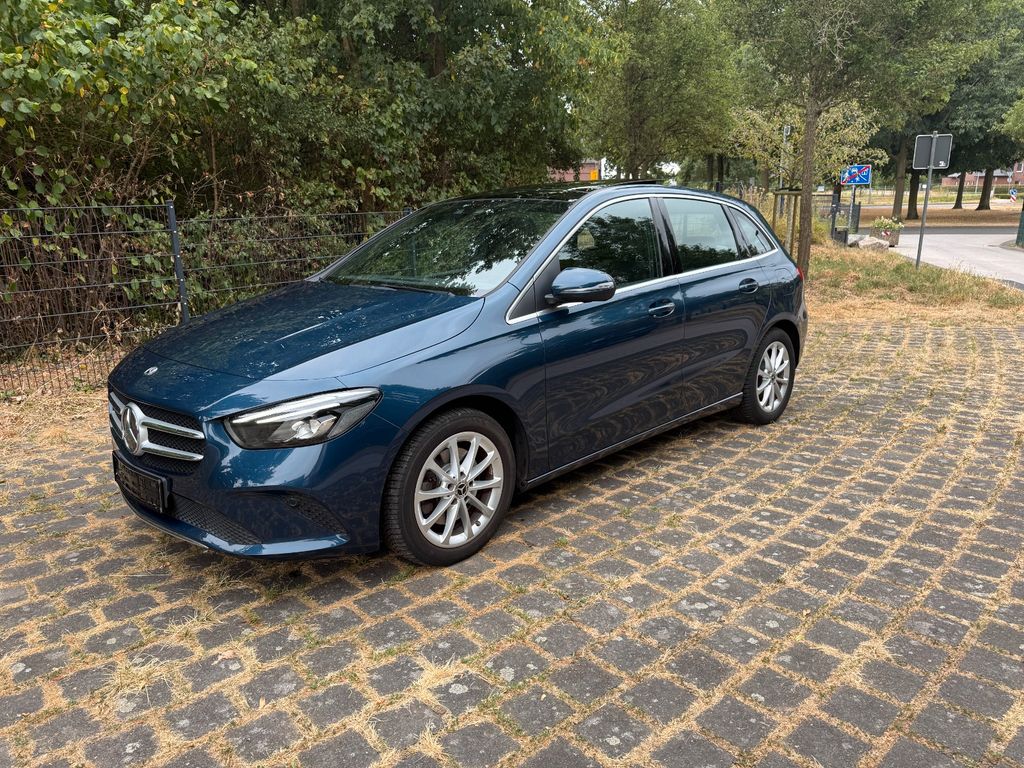 Image of Mercedes-Benz B 220